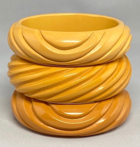 BB121 chunky carved corn bakelite bangles
